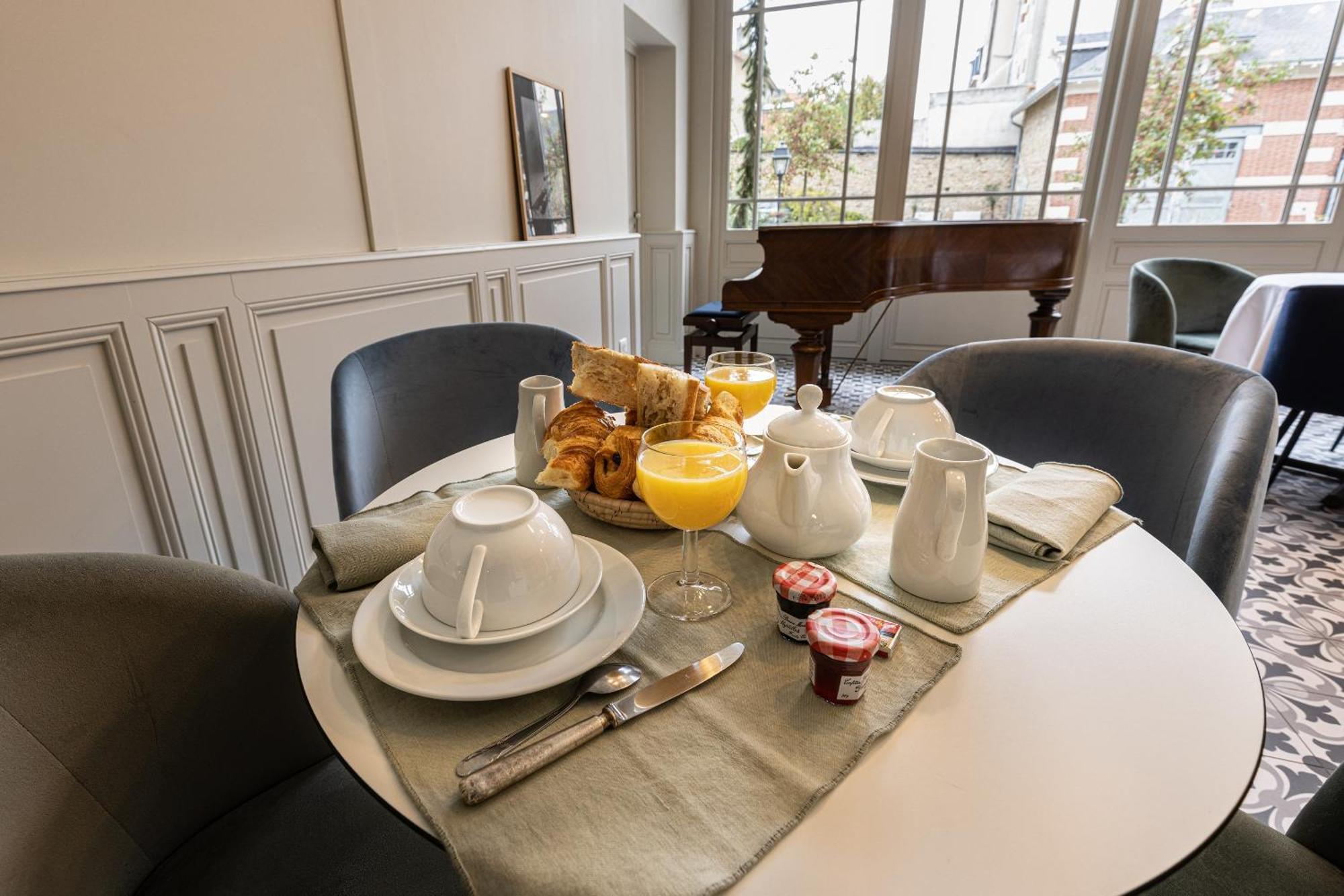 La Maison Blanche - Apparthotels De Charme Chic & Cosy A 350M Du Coeur De Ville De Limoges - Acces Autonome Esterno foto